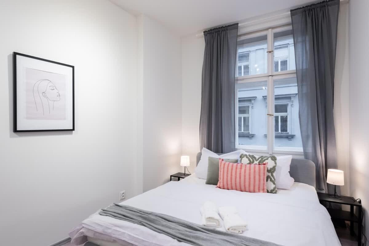Timeless Charming Near Old Town 公寓 *