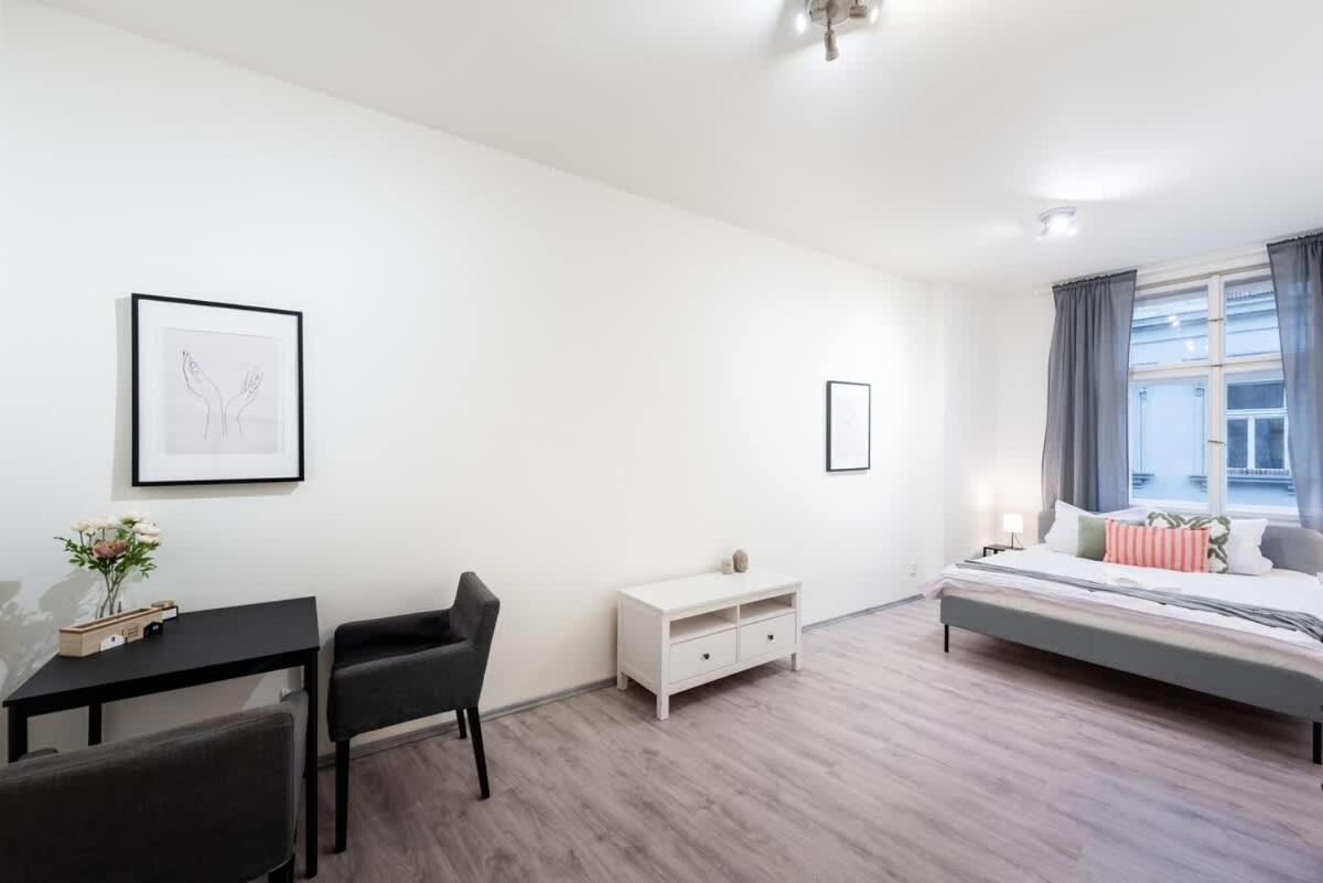 Timeless Charming Near Old Town Appartamento *